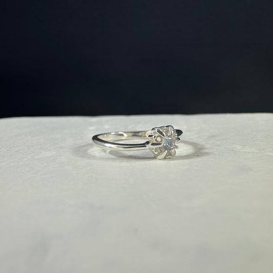 Anillo margarita azul claro