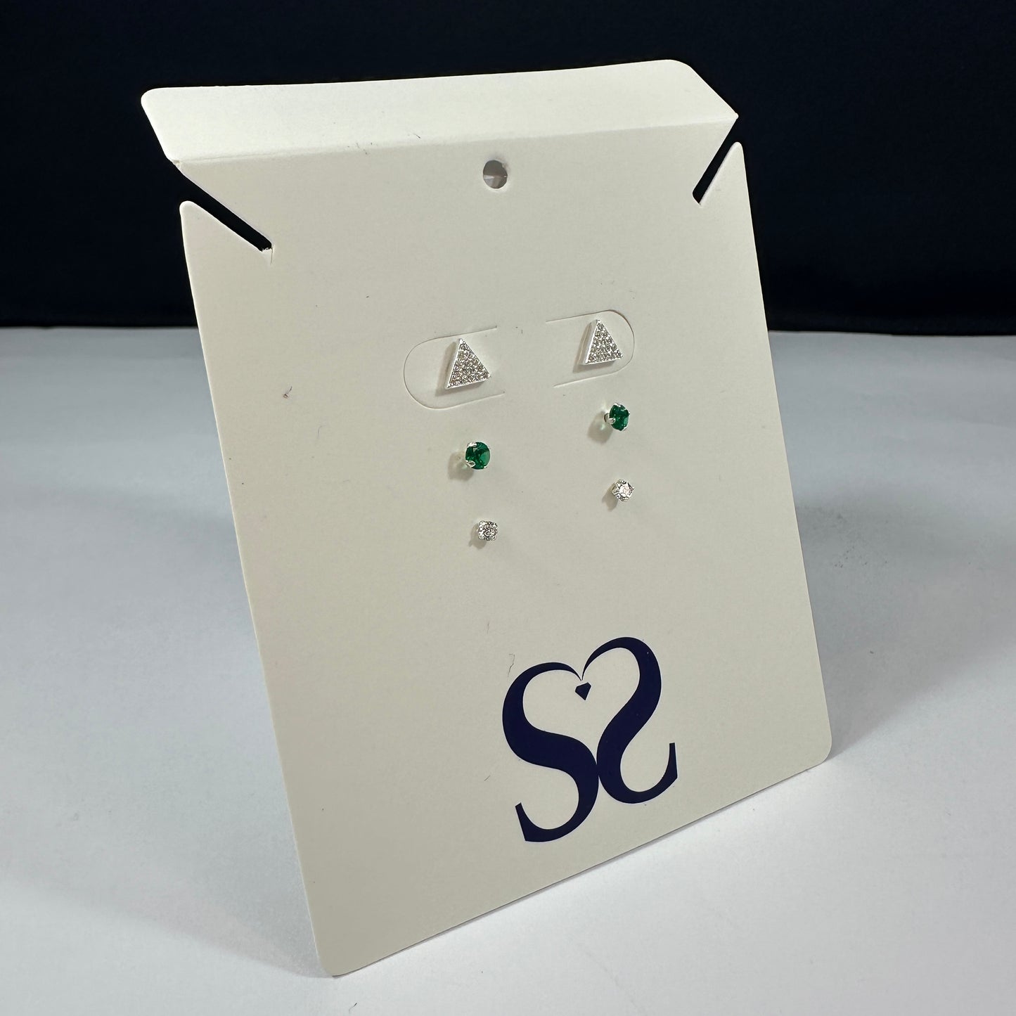 Aretes triángulos verdes