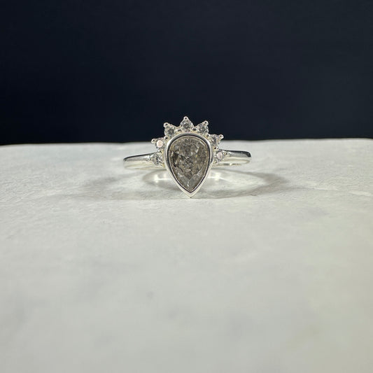 Anillo tiara real