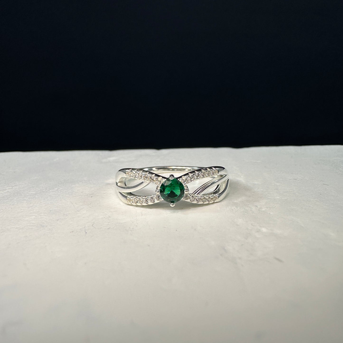 Anillo cruzado verde
