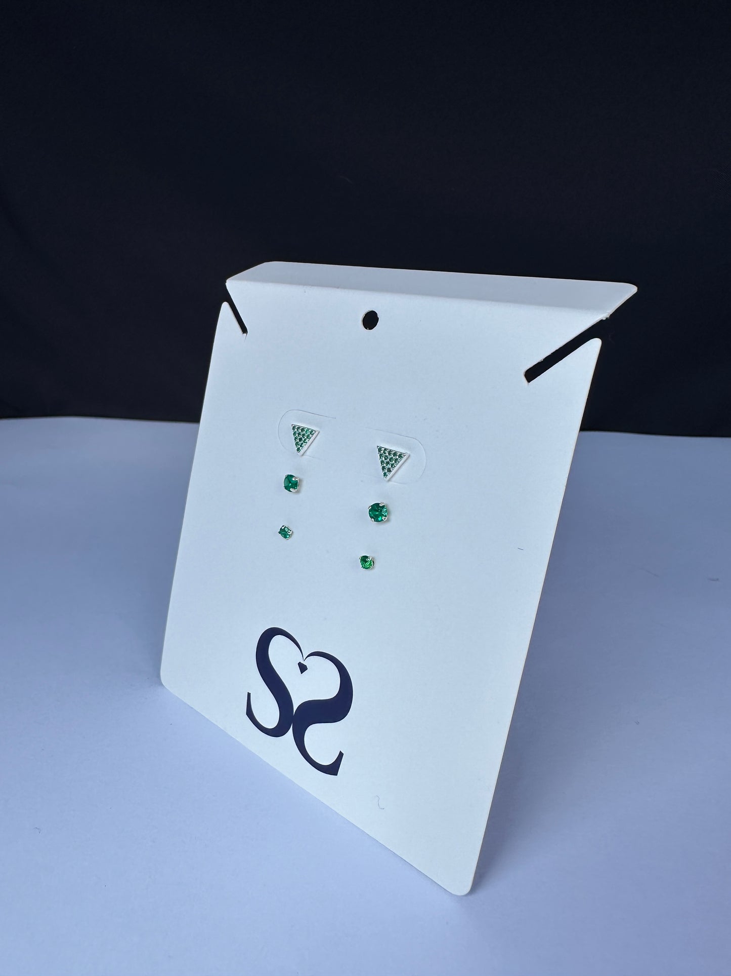 Aretes triangulares verdes