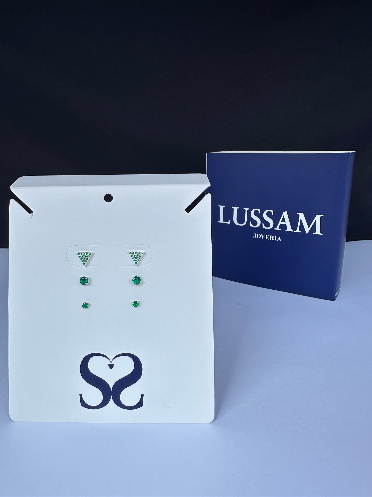 Aretes triangulares verdes