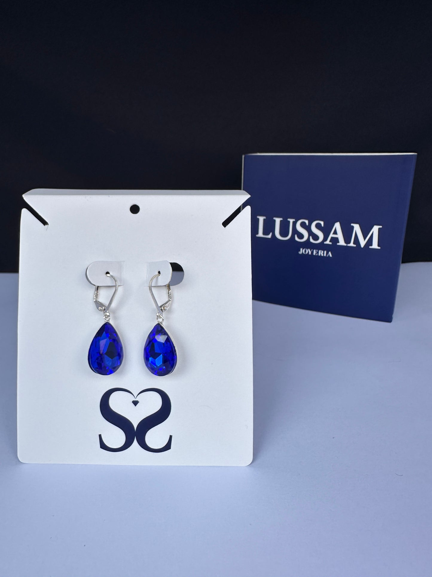 Aretes corte lagrima azules
