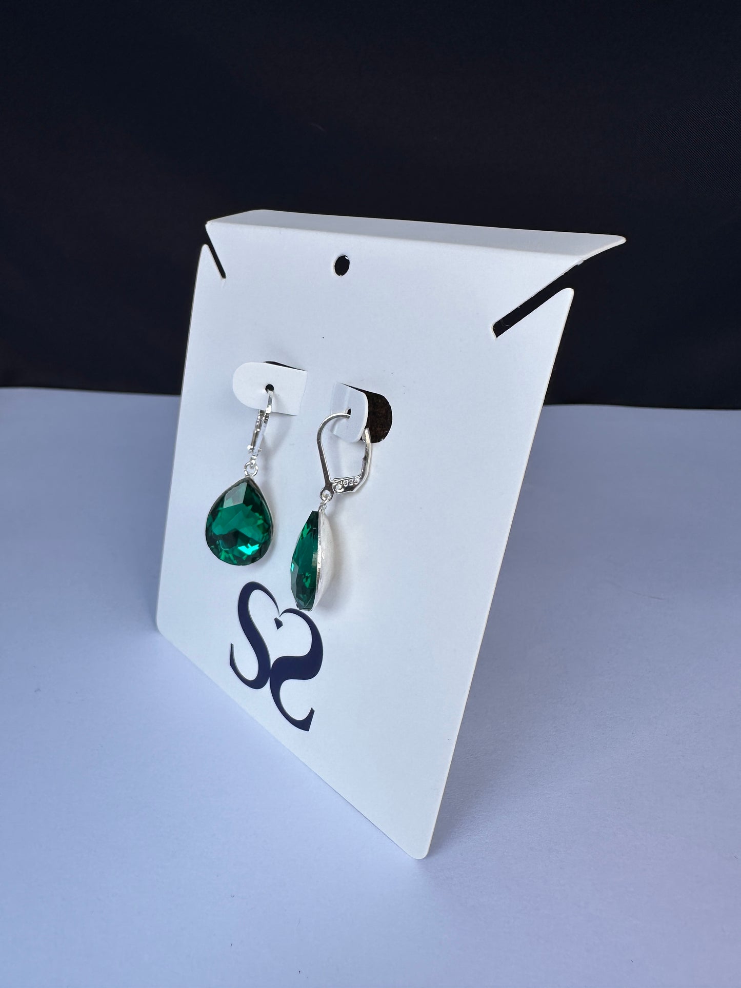 Aretes corte lagrima verdes