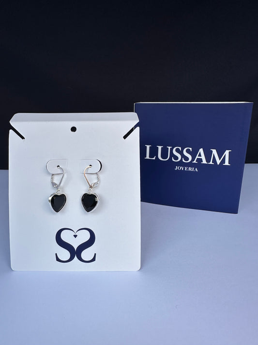 Aretes corazones negros