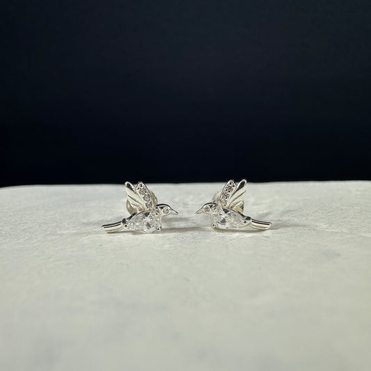 Aretes colibrí blancos