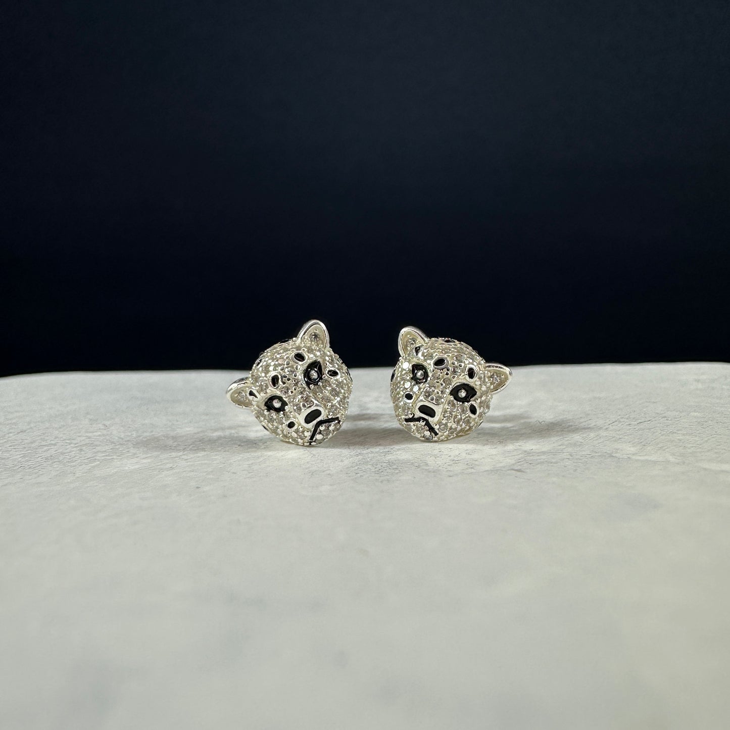 Aretes leopardos