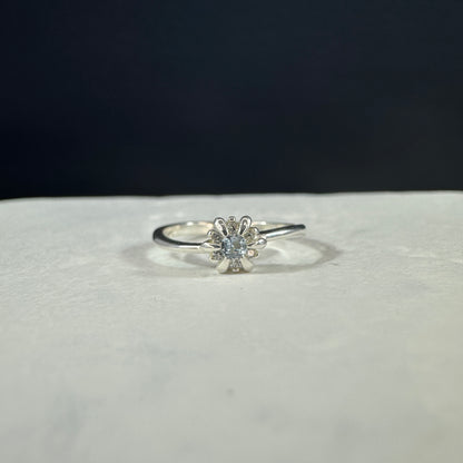 Anillo margarita azul claro