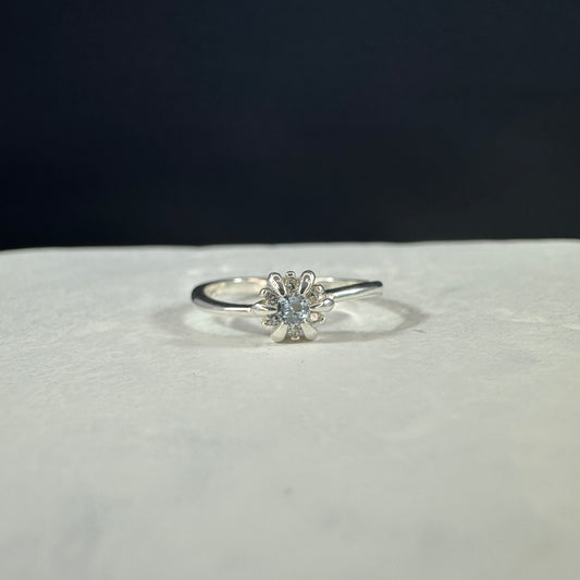Anillo margarita azul claro