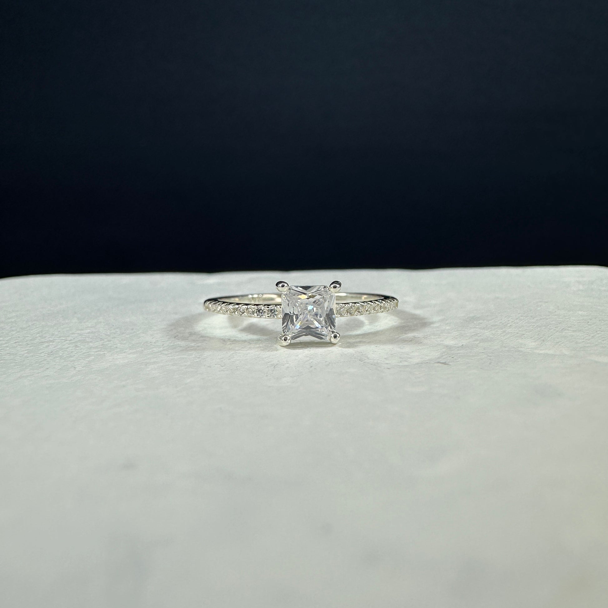 Anillo destello pave Clara