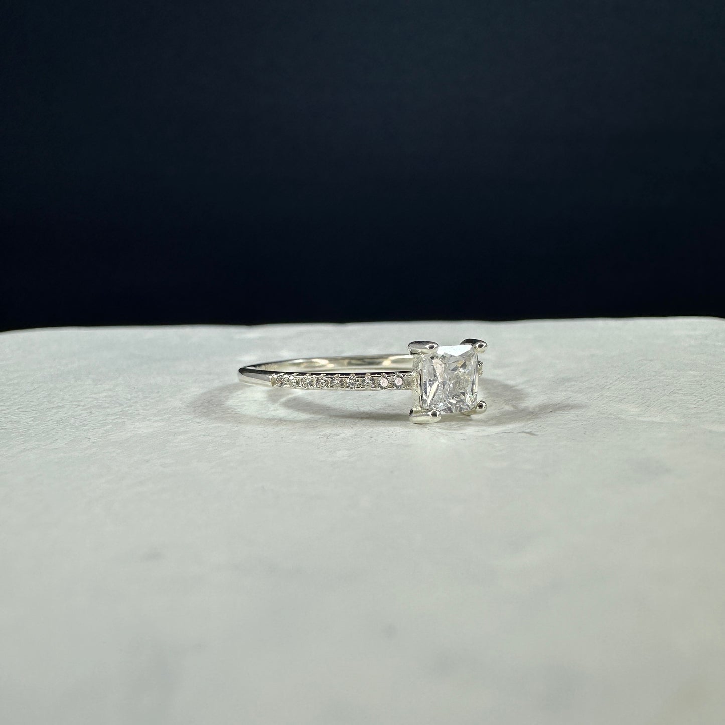 Anillo destello pave Clara