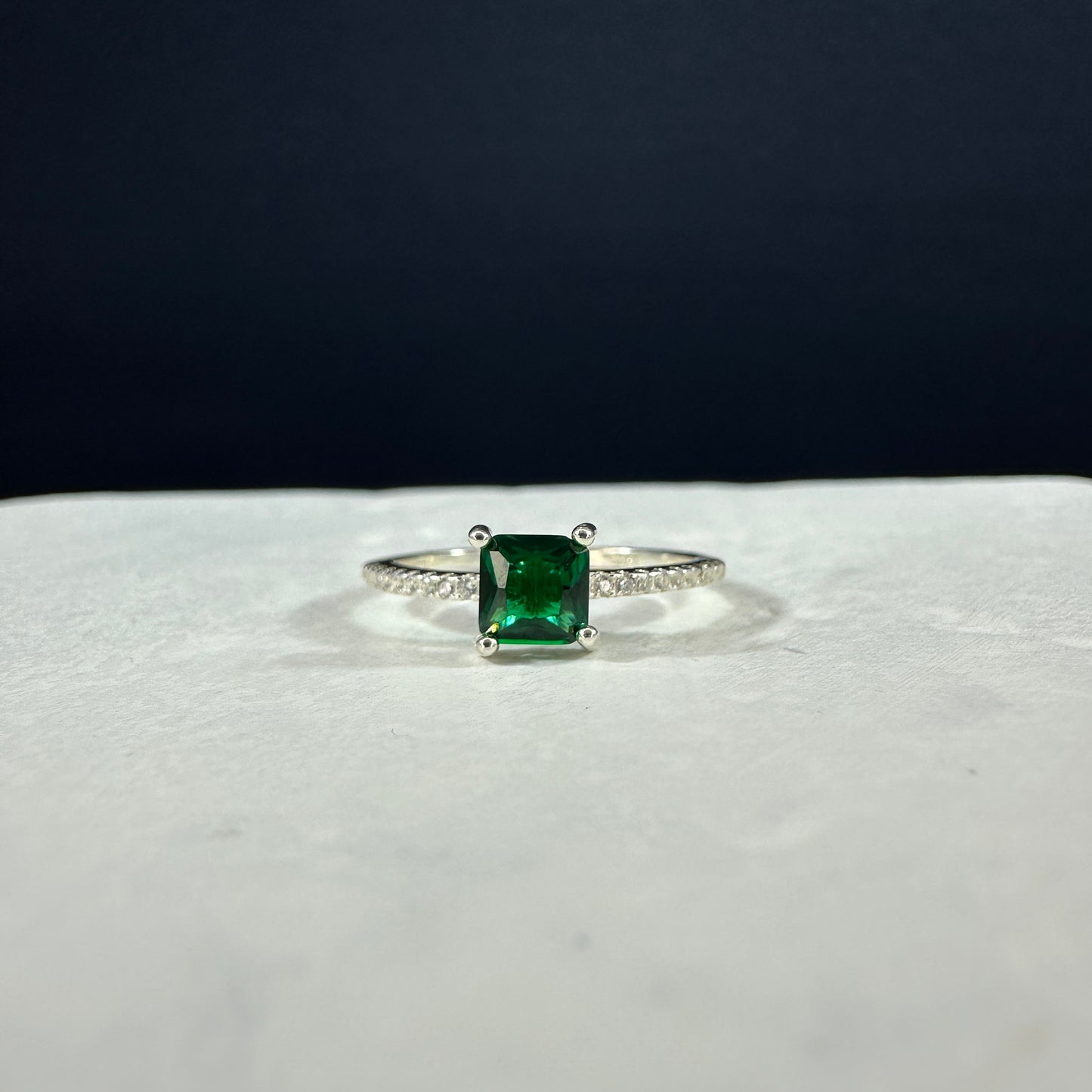 Anillo destello pave Verde